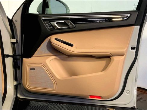 Certified 2026 Porsche Macan AWD/4WD image 26