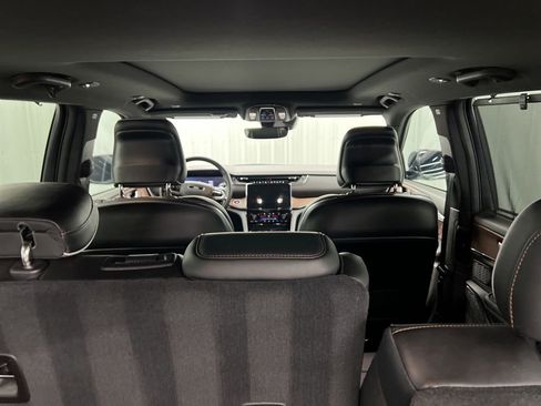 Used 2025 Jeep Grand Cherokee Summit w/ Luxury Tech Group V image 10