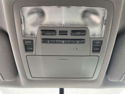 Used 2015 Toyota Highlander XLE image 22