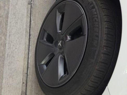 Used 2023 Tesla Model 3 Standard Range RWD image 3