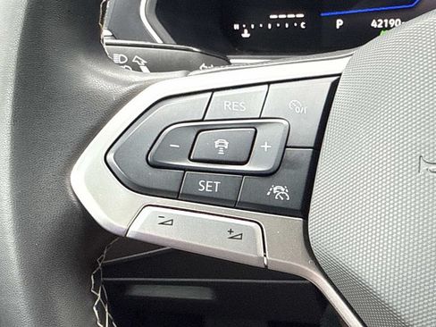 Used 2024 Volkswagen Tiguan SE w/ Panoramic Sunroof Package AWD/4WD image 22