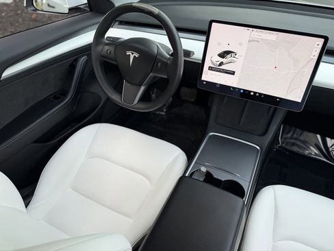 Used 2022 Tesla Model 3 Standard Range image 40