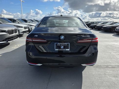 New 2026 BMW i5 eDrive40 image 5