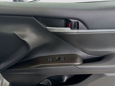 Used 2024 Toyota Camry SE image 30