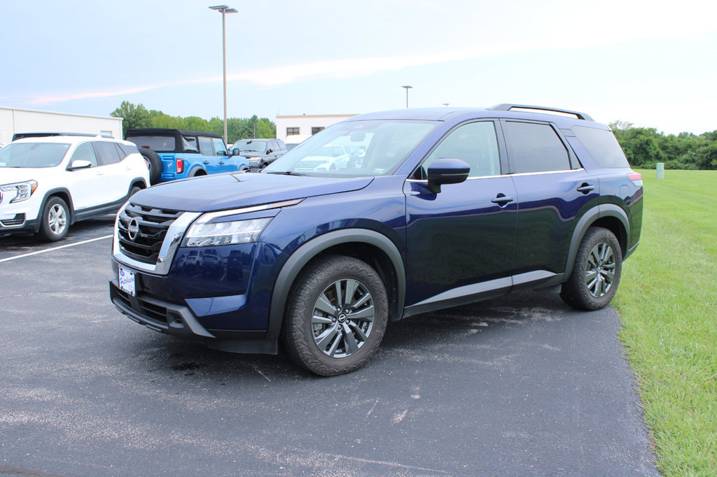 Used 2022 Nissan Pathfinder SV AWD/4WD image 3