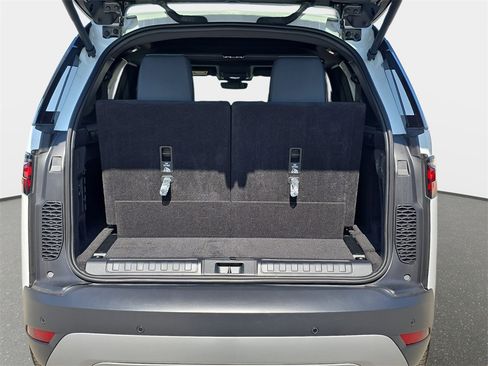 New 2025 Land Rover Discovery S image 15