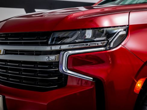 Used 2022 Chevrolet Suburban LT w/ Luxury Package image 14