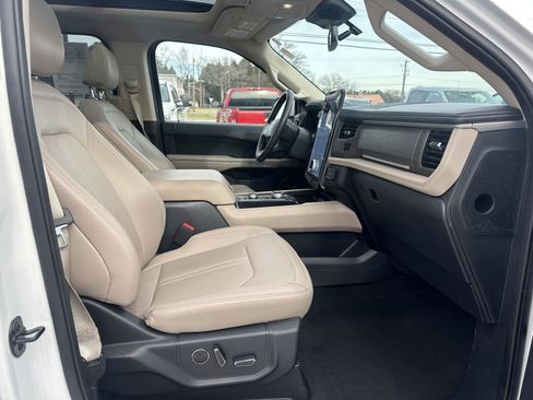 Used 2024 Ford Expedition Limited image 28