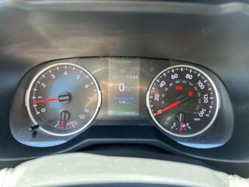 Used 2021 Toyota RAV4 LE AWD/4WD image 16