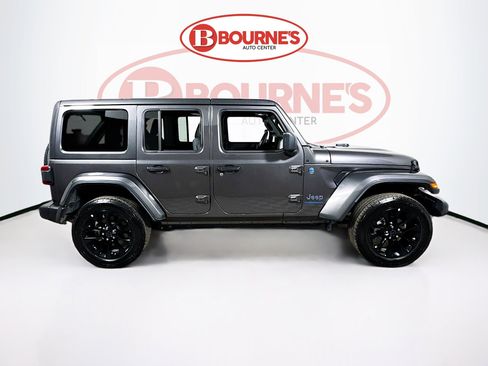 Used 2025 Jeep Wrangler Unlimited Sahara w/ Safety Group image 10