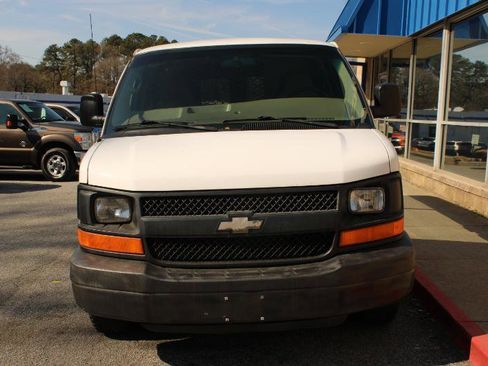 Used 2008 Chevrolet Express 1500 image 2