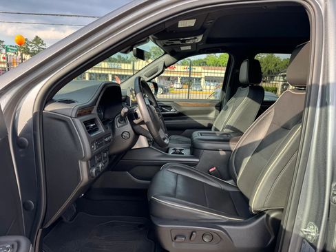 Used 2021 Chevrolet Suburban Premier w/ Premium Package RWD image 19
