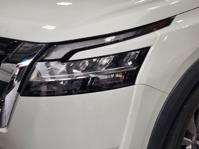 Used 2022 Nissan Pathfinder SV w/ SV Premium Package AWD/4WD image 6