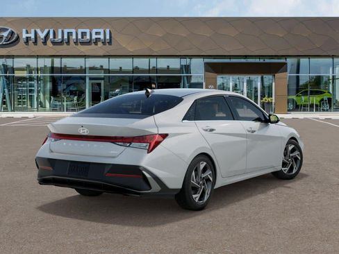 Used 2025 Hyundai Elantra Limited FWD image 4