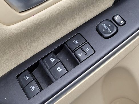 Used 2016 Toyota Camry SE image 27