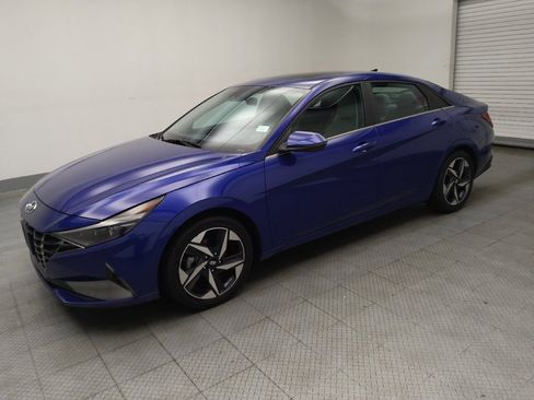 Used 2023 Hyundai Elantra Limited w/ Preferred Accessory Package FWD image 2