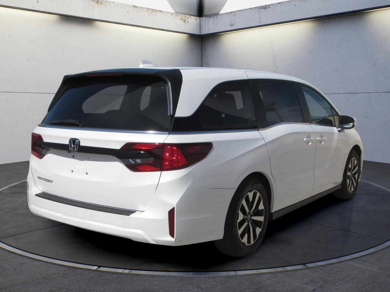 Certified 2025 Honda Odyssey EX-L image 5