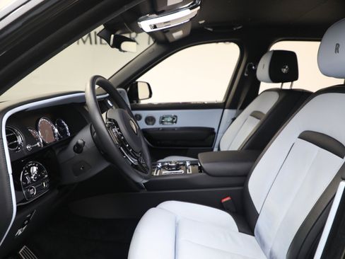 Certified 2022 Rolls-Royce Cullinan w/ Dark Exterior Package image 15