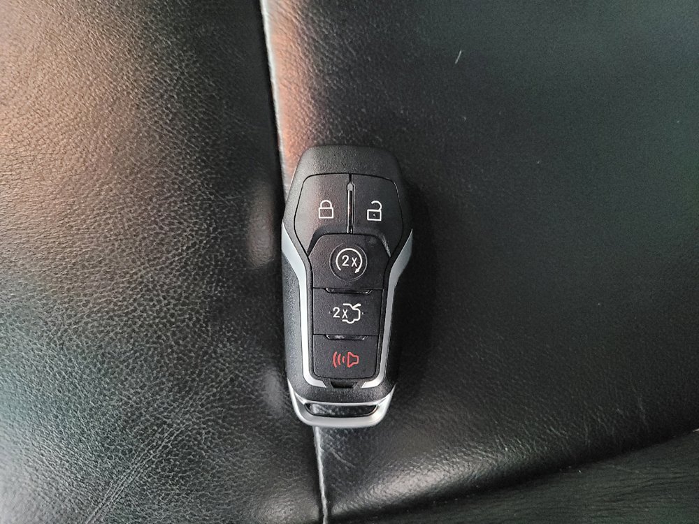 Used 2016 Ford Explorer XLT w/ Equipment Group 202A FWD image 32