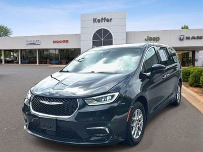 Certified 2023 Chrysler Pacifica Touring-L