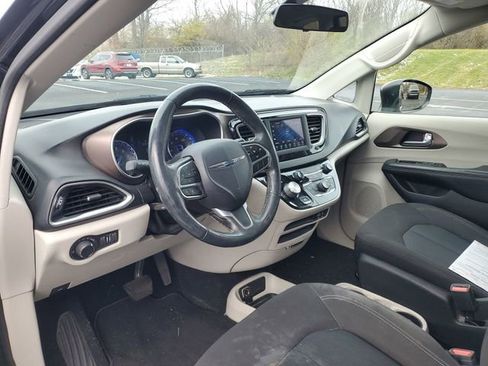 Used 2020 Chrysler Voyager LX w/ Cold Weather Group image 18