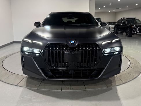 Used 2023 BMW 740i w/ Parking Assistance Package RWD image 5