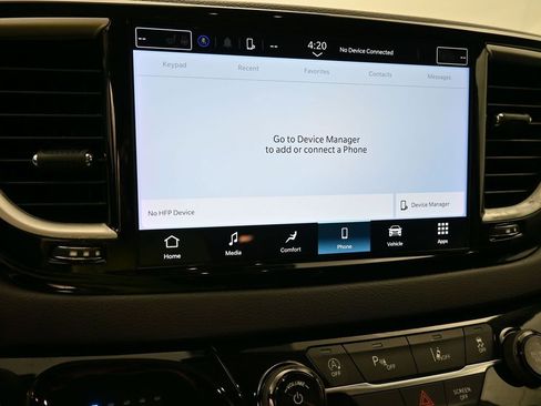 Used 2024 Chrysler Pacifica Touring-L image 11