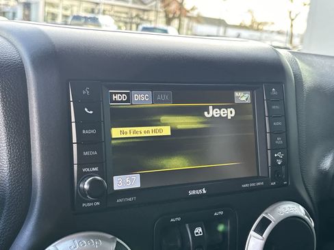 Used 2017 Jeep Wrangler Unlimited Rubicon image 18