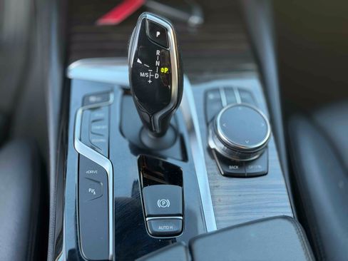 Used 2018 BMW 530e w/ Premium Package 2 RWD image 22