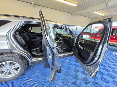 Used 2022 Ford Explorer XLT w/ Equipment Group 202A image 30