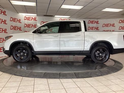 Used 2025 Honda Ridgeline Black Edition image 4