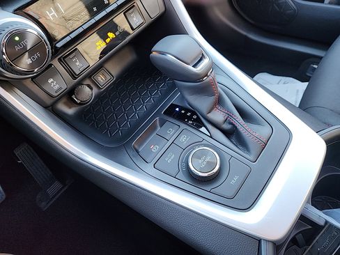 New 2025 Toyota RAV4 SE image 17