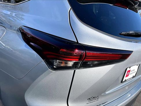 Certified 2025 Toyota Highlander XLE image 28