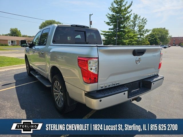 Used 2017 Nissan Titan SL w/ SL Towing Convenience Package AWD/4WD image 5