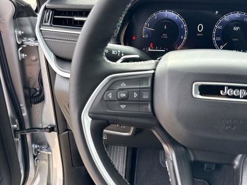 New 2025 Jeep Grand Cherokee L Altitude image 17