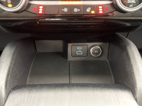 Used 2021 Ford Escape SE w/ SE Sport Appearance Package image 18