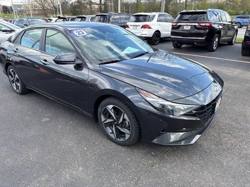 Used 2023 Hyundai Elantra SEL w/ Convenience Package FWD image 5