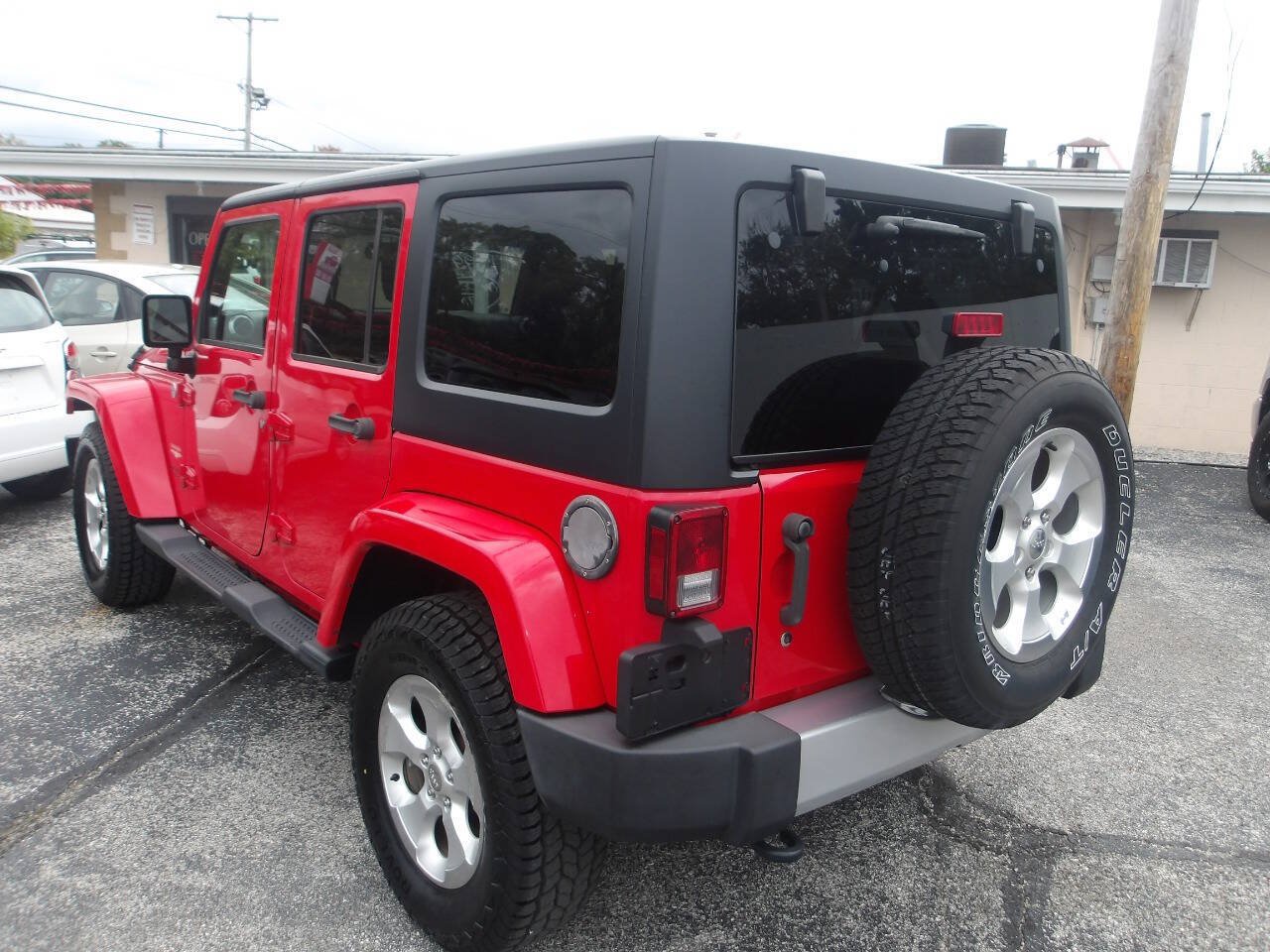 Used 2015 Jeep Wrangler Unlimited Sahara w/ Connectivity Group AWD/4WD image 4