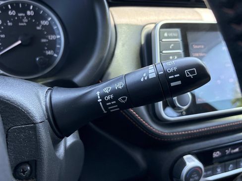 Used 2019 Nissan Kicks SR FWD image 20
