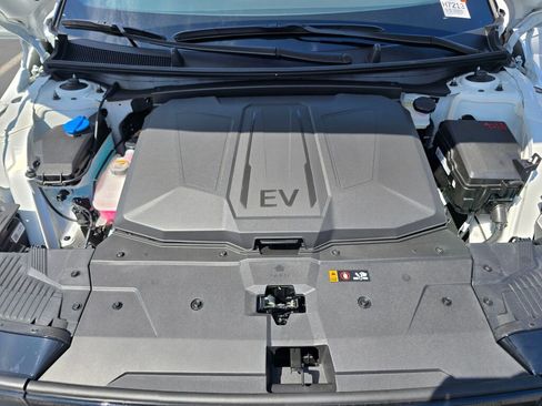 New 2025 Hyundai Ioniq 5 XRT image 18