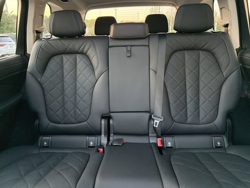 Used 2025 BMW X7 xDrive40i AWD/4WD image 32