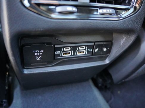 Used 2024 Jeep Grand Cherokee Limited w/ Luxury Tech Group II AWD/4WD image 4