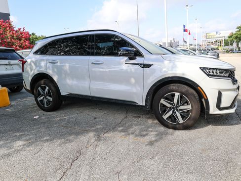 Used 2023 Kia Sorento S FWD image 7