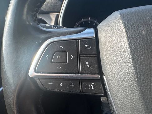 Used 2020 Toyota Highlander XLE AWD/4WD image 11