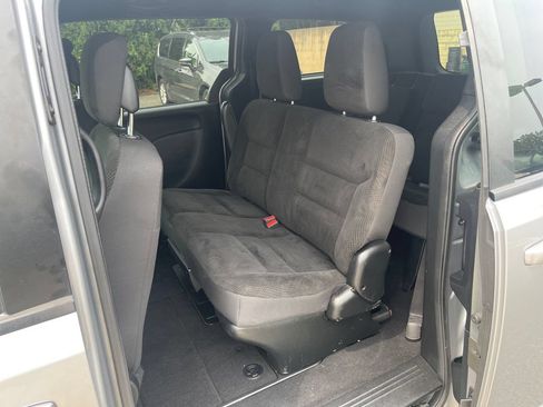 Used 2018 Dodge Grand Caravan SE FWD image 15