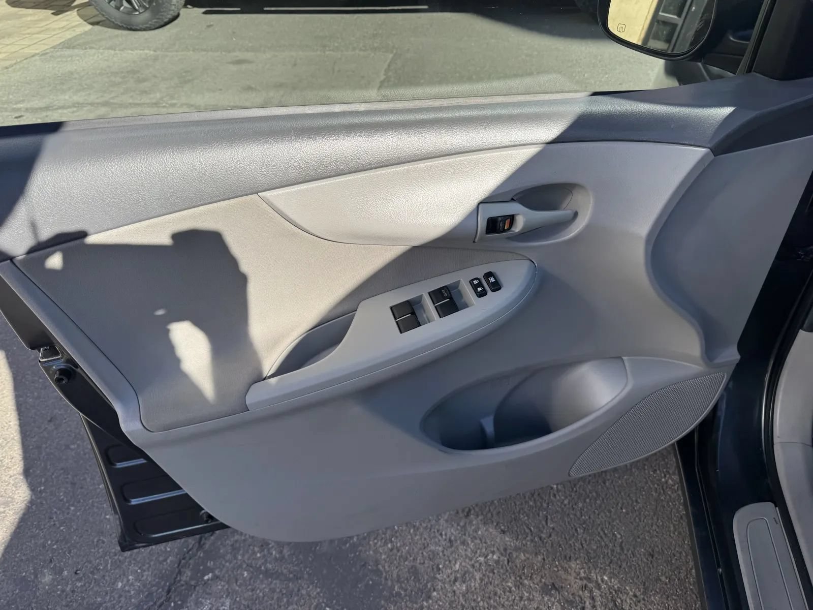 Used 2009 Toyota Corolla LE w/ All Weather Guard Pkg FWD image 11