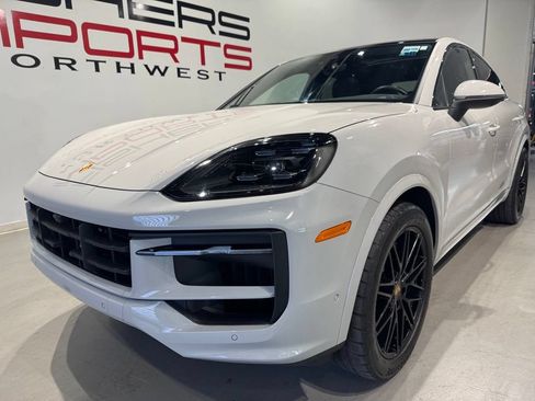 Used 2024 Porsche Cayenne Coupe w/ Premium Package Plus AWD/4WD image 2