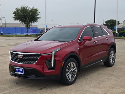 Used 2024 Cadillac XT4 Premium Luxury w/ Cold Weather Package FWD image 8
