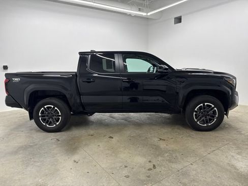 Used 2024 Toyota Tacoma TRD Sport w/ TRD Sport Upgrade Package AWD/4WD image 4