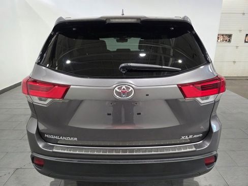 Used 2019 Toyota Highlander XLE image 4